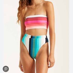 Billabong BNWT Sol stripes reversable bikini. Size Medium